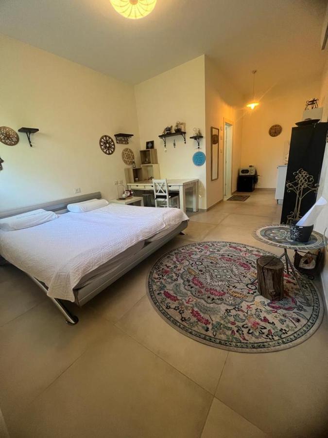 Apartamento נקודות ריפוי Tirat Carmel Exterior foto