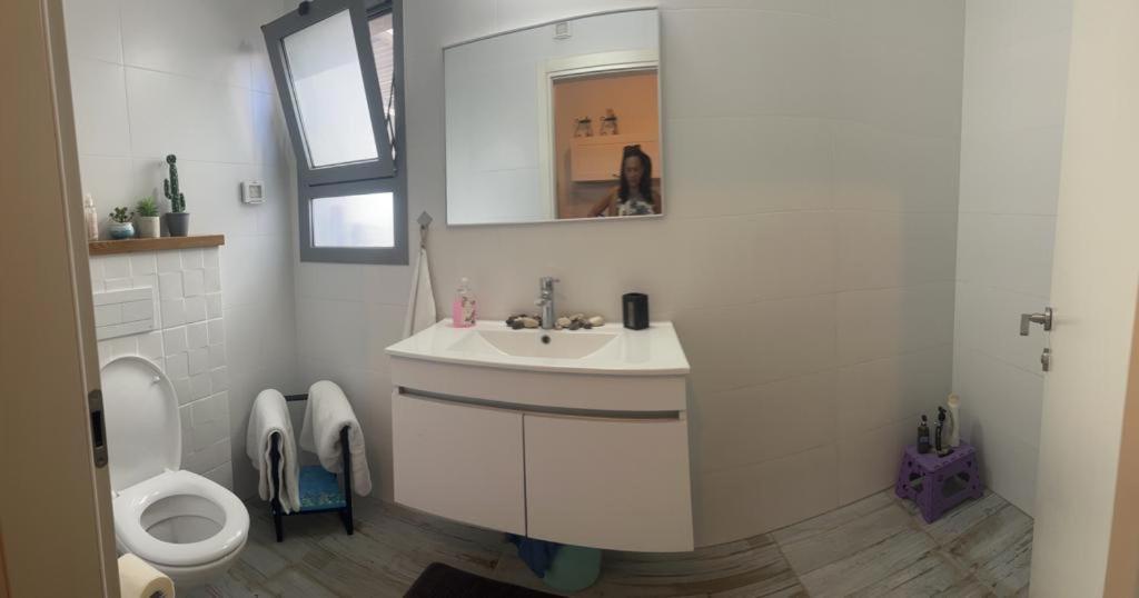 Apartamento נקודות ריפוי Tirat Carmel Exterior foto
